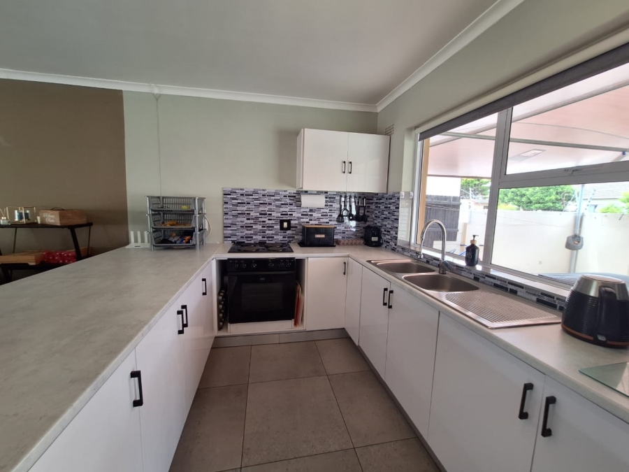 3 Bedroom Property for Sale in Heathfield Western Cape